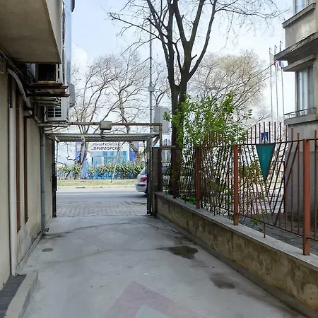 Апартамент Spacious 2-bd Amazing Beachfront View - Port Варна