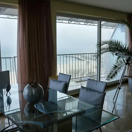 Spacious 2-bd Amazing Beachfront View - Port Апартамент