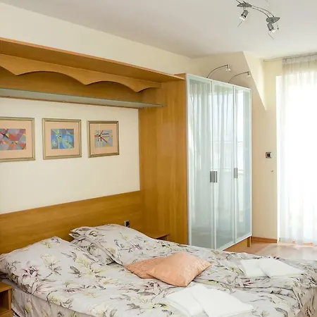 Spacious 2-bd Amazing Beachfront View - Port Апартамент Варна
