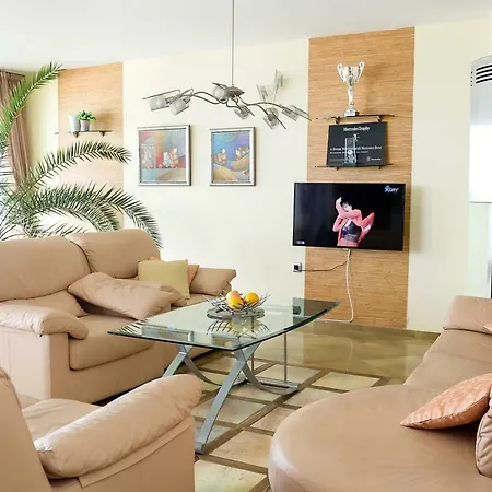 Spacious 2-bd Amazing Beachfront View - Port Апартамент Варна