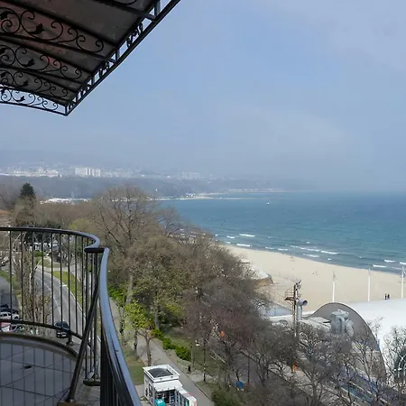 Spacious 2-bd Amazing Beachfront View - Port
