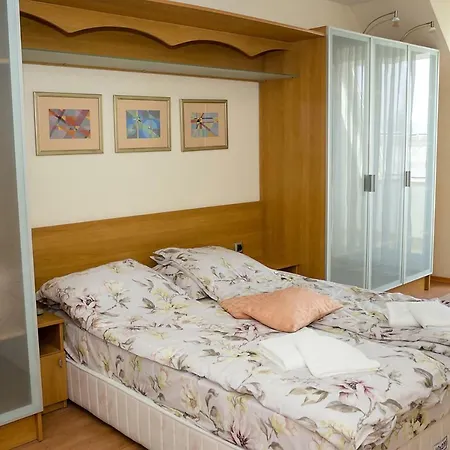 Spacious 2-bd Amazing Beachfront View - Port Апартамент Варна