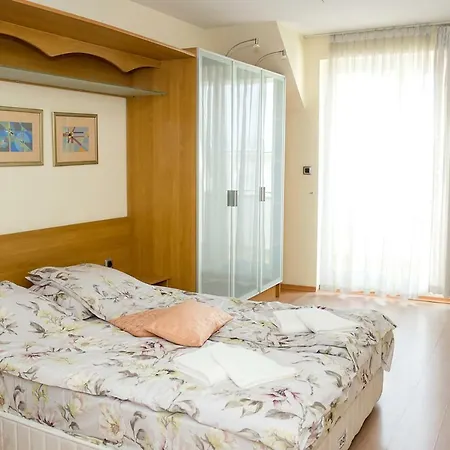 Spacious 2-bd Amazing Beachfront View - Port Апартамент *