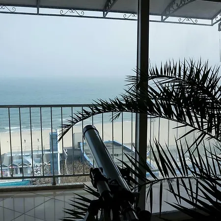 Spacious 2-bd Amazing Beachfront View - Port