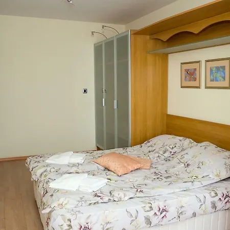 Spacious 2-bd Amazing Beachfront View - Port Апартамент