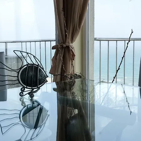 Апартамент Spacious 2-bd Amazing Beachfront View - Port *